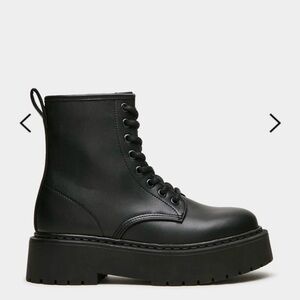 Steve Madden Buffy Black Platform Combat Boots Side Zip Vegan Leather NWOB